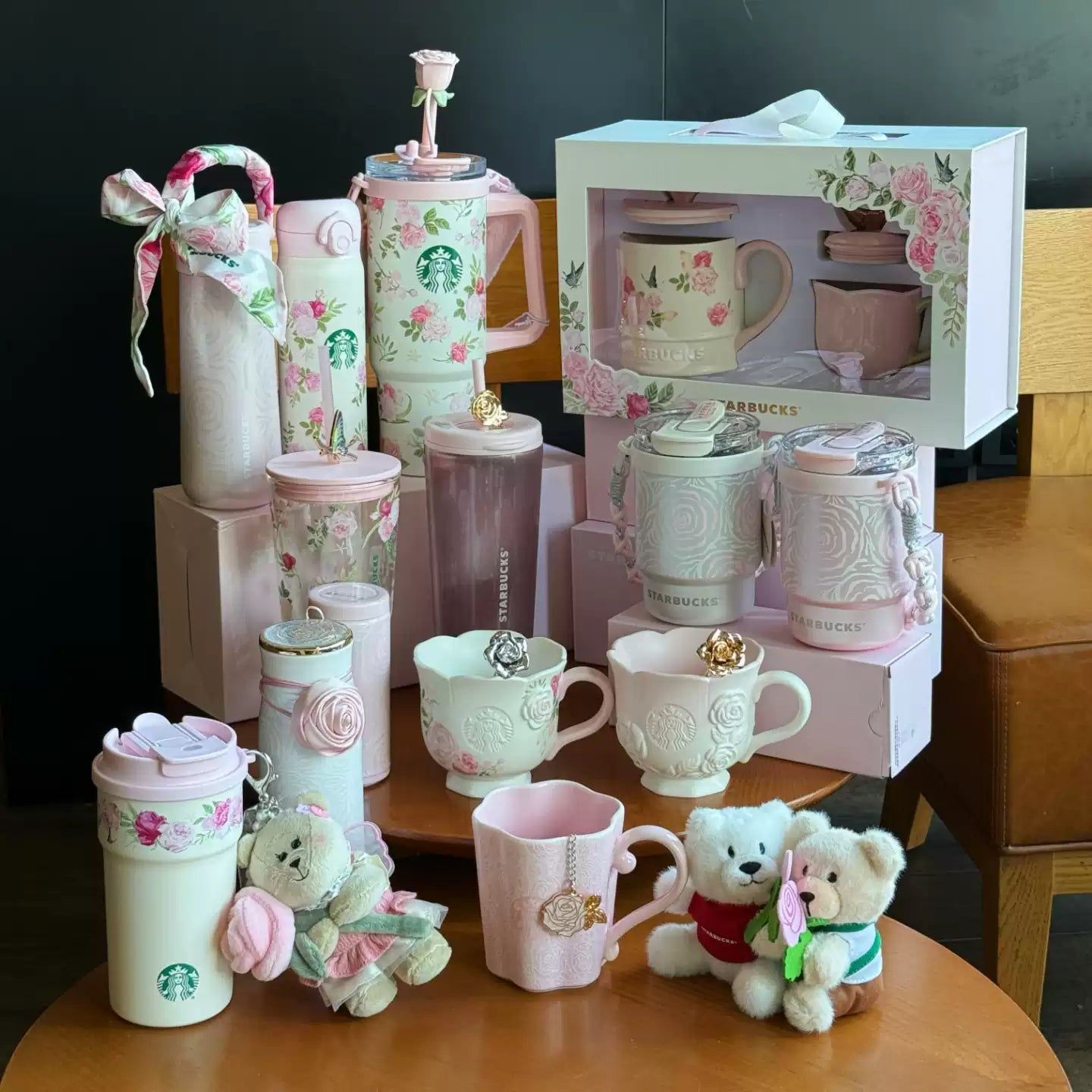 Starbucks China 2026 Rose Garden series