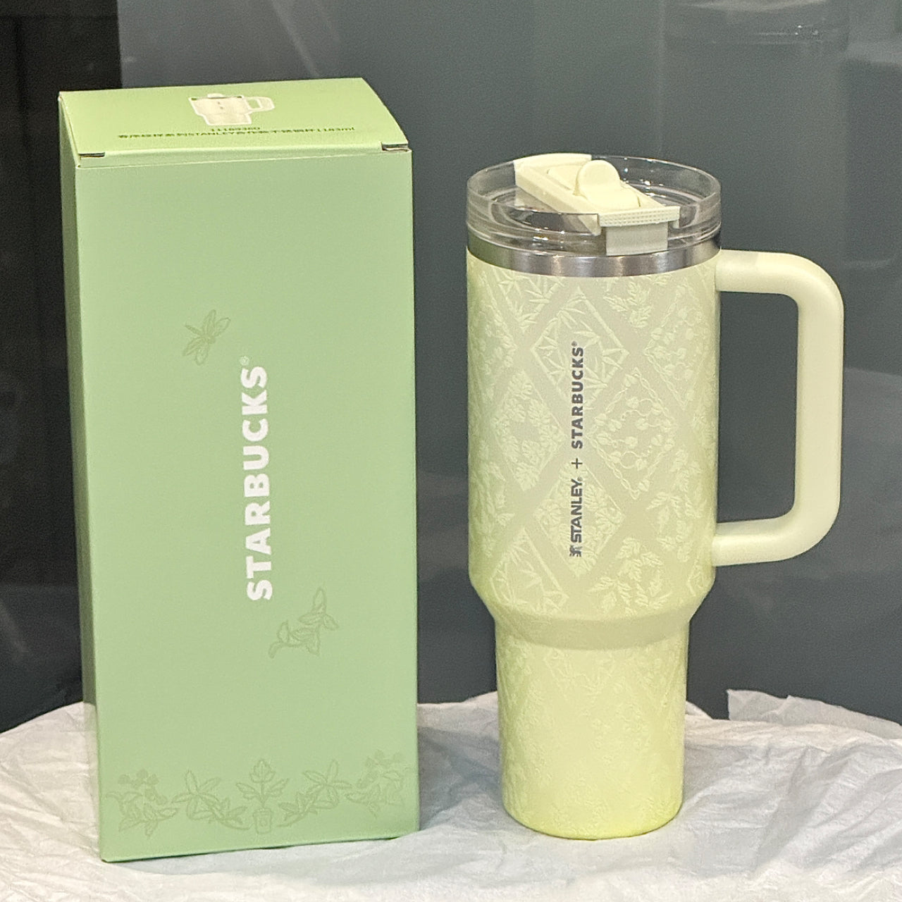 Starbucks China 2026 Spring Blessings Series Stanley Stainless Steel tour flip Cup 1187ml 40oz