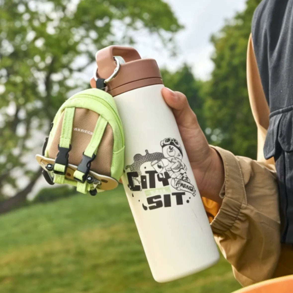 Starbucks China 2026 Bear Store Manager's Town Series 610ml Handle Thermos Cup with Headphone Bag