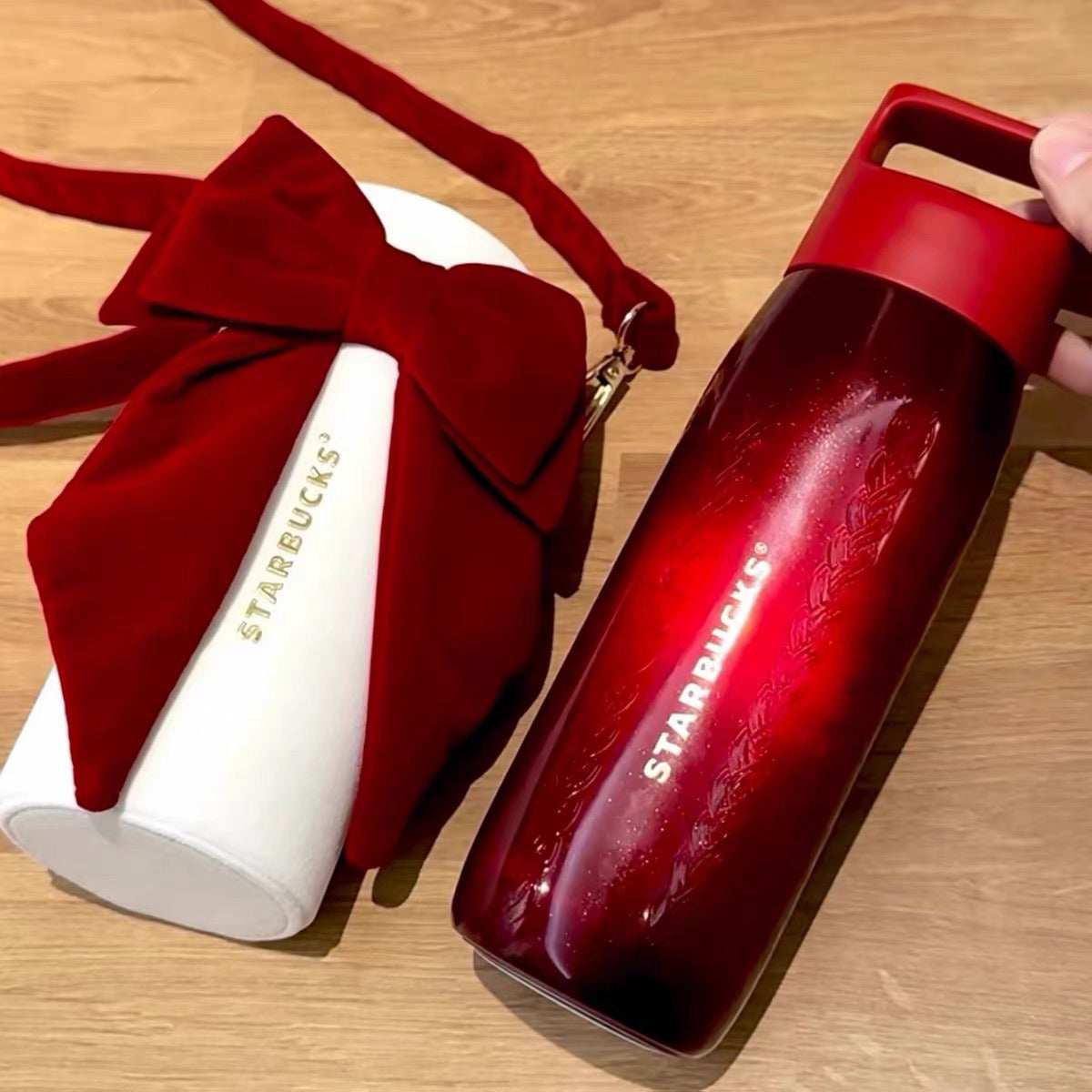 Starbucks China 2026 Christmas Woven with Warmth Series 445ml 15.05oz Stainless Steel Tumbler with Bow Sleeve