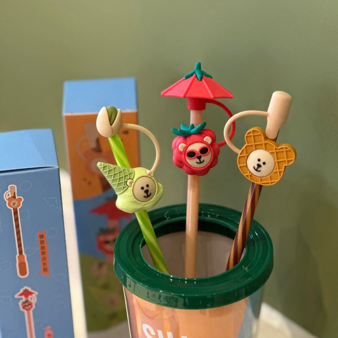 Starbucks straws and Topper a set