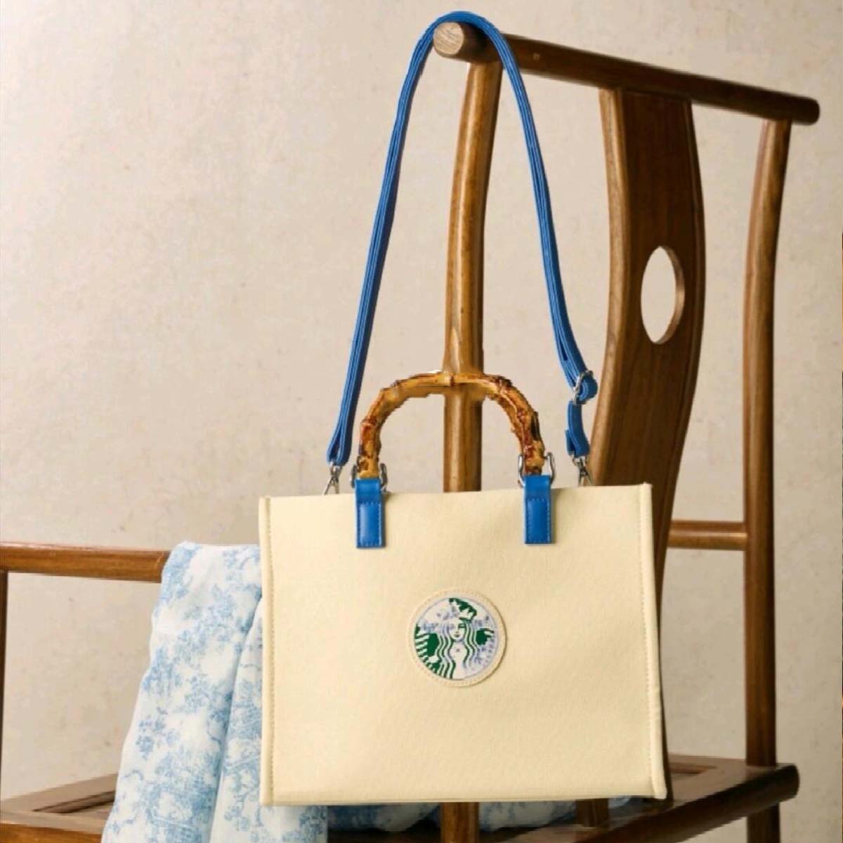 Starbucks China 2024 25th Anniversary Blue and White Porcelain New Chinese style tote bag Starbucks loveinstarbucks