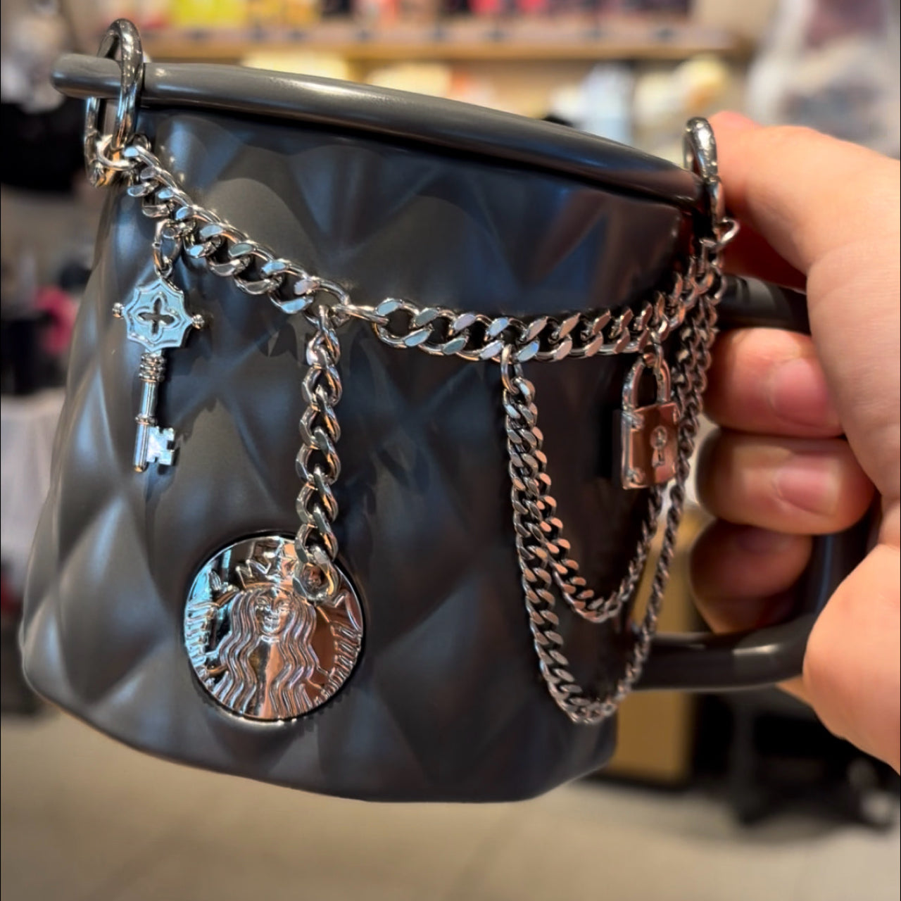 Starbucks China 2026 Ballet Series 420ml diamond mug with metal chain decoration