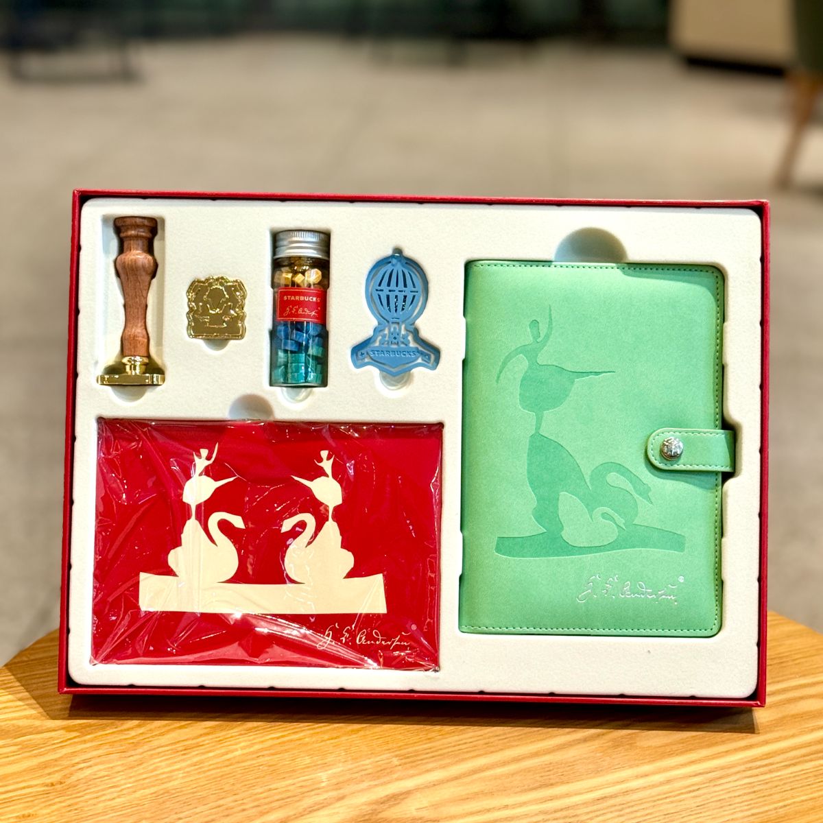 Starbucks China 2023 Andersen paper-cut series Fire paint handbag set gift box Starbucks loveinstarbucks