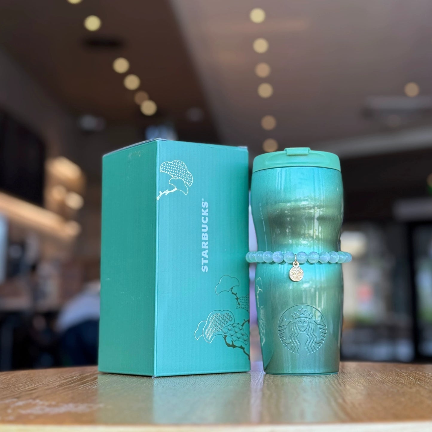 Starbucks China 2026 Lucky New Year Series 490ml cat-eye effect stainless steel thermos cup with beads