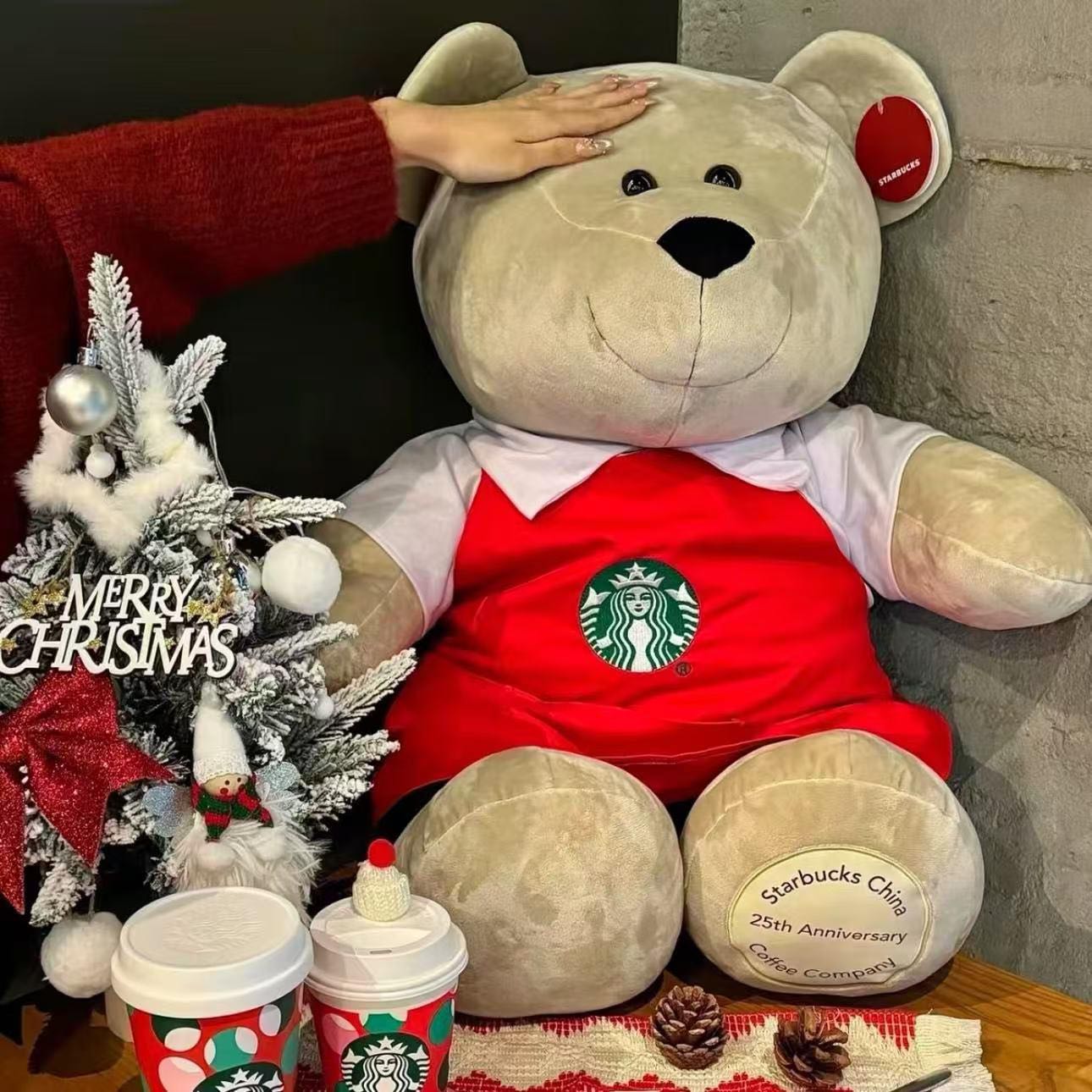 Starbucks China 2024 Christmas Giant bear doll Starbucks loveinstarbucks