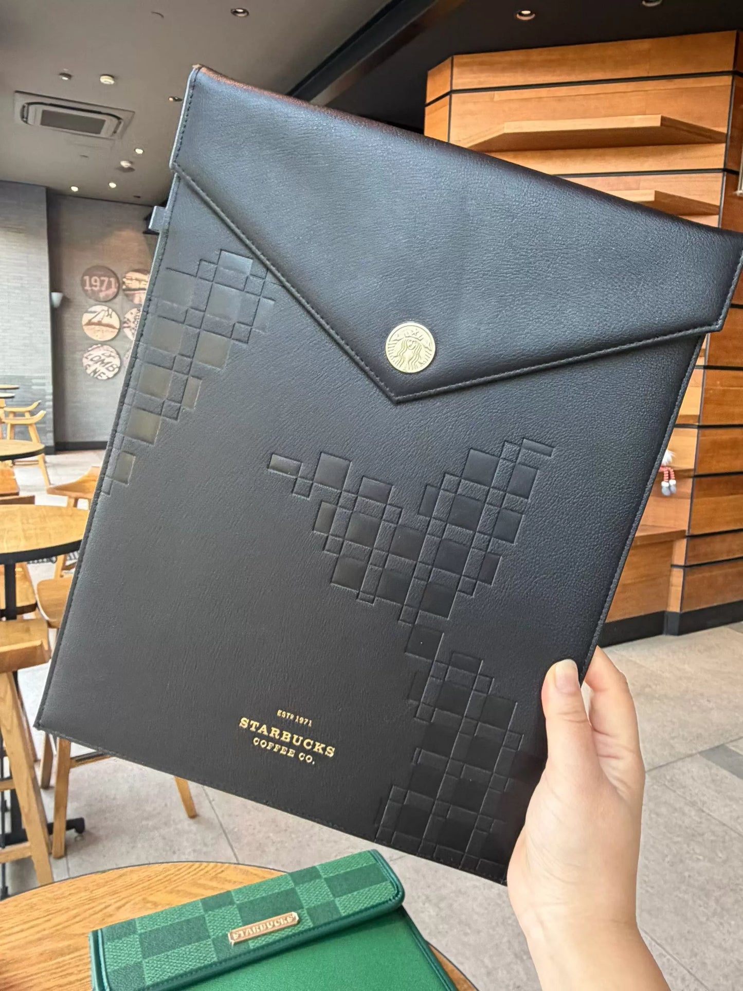 Starbucks China 2025 Christmas market series folding stand laptop bag mermaid style