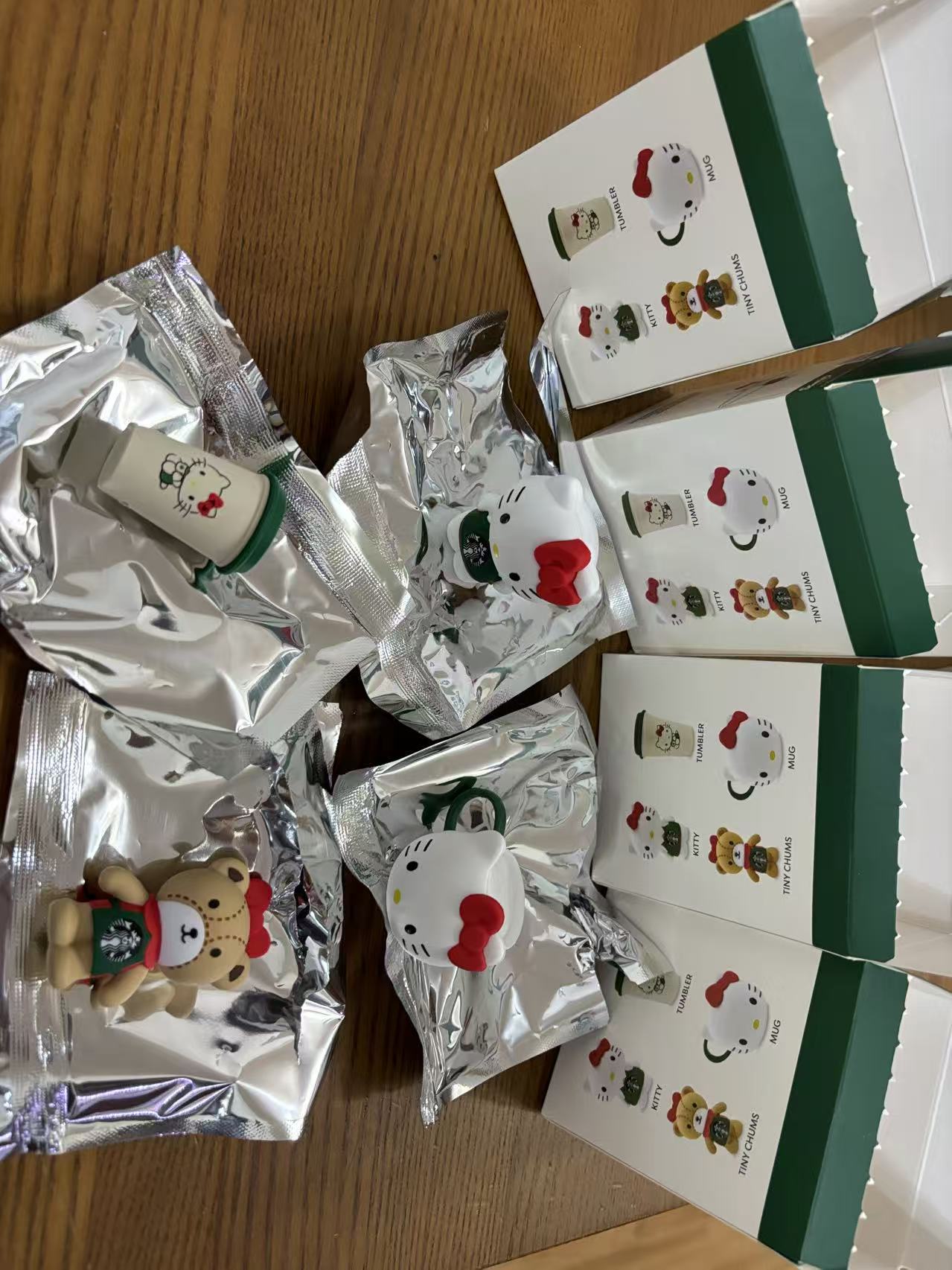 Starbucks Taiwan HelloKitty co-brand four ornaments for cup  - without cup only ornaments