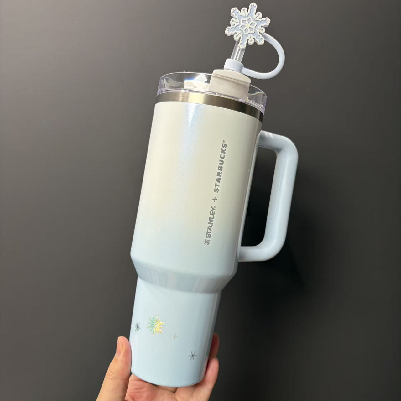 tiny black dot - Starbucks China 2025 Snowlit Wonderland series Stanley Stainless steel cup 40oz