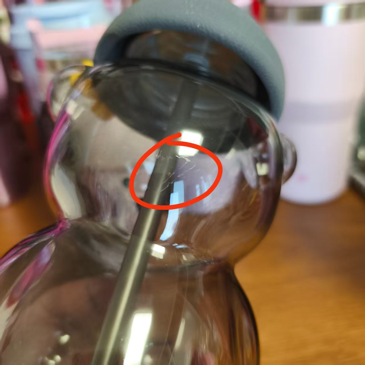 scratches - Starbucks Korea 2024 jeju island bear bearista bear grey black mother of pearl glass 591ml - read details