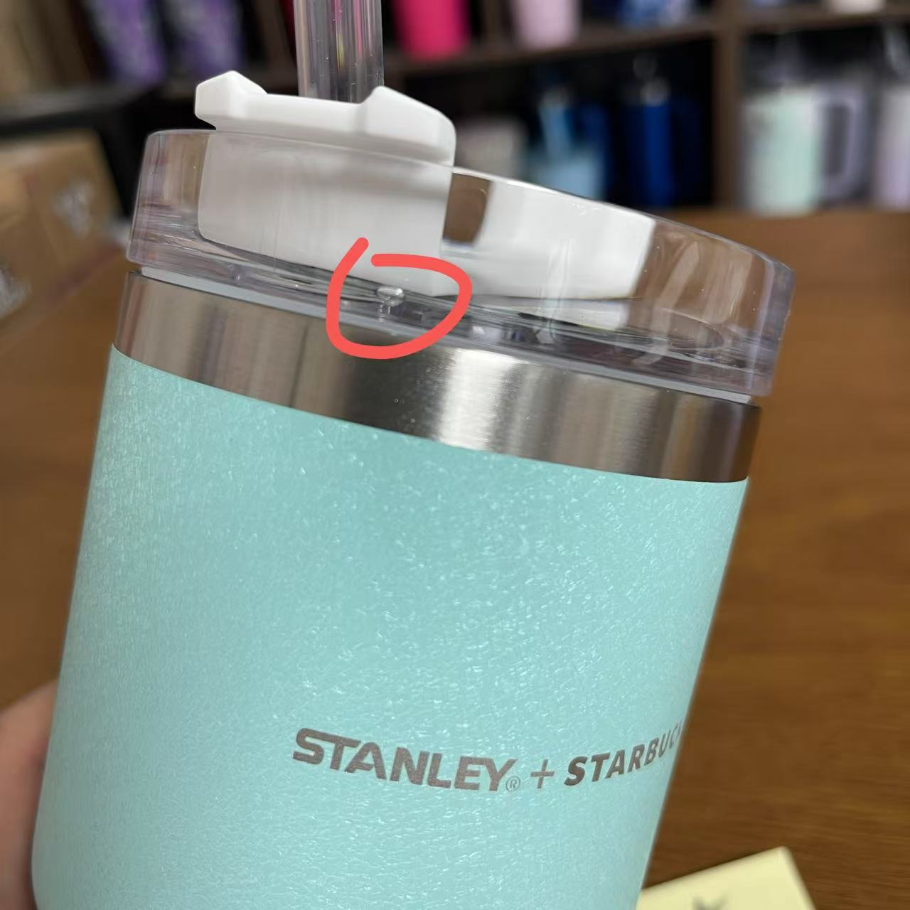 tiny flaw lid -  Starbucks China 2022 anniversary Stanley ice crack gradient blue Stainless Steel Straw Cup 20oz