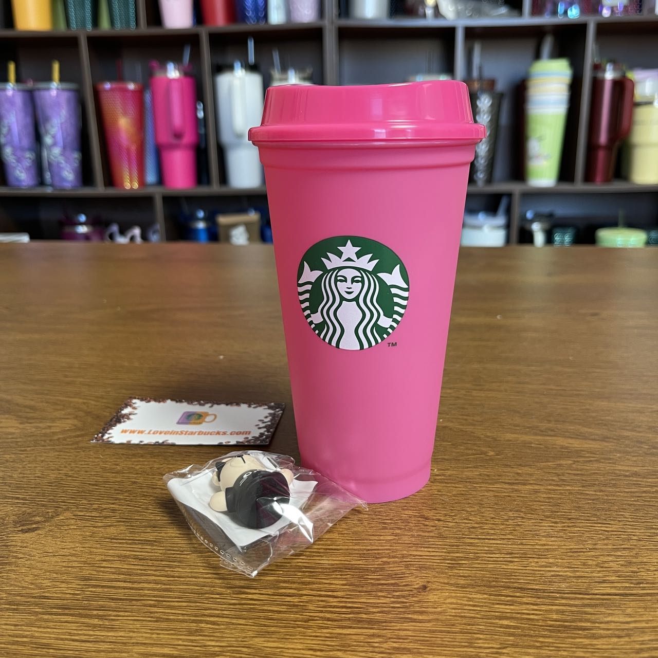 Starbucks Japan pink reusable plastic cup coming with stopper loveinstarbucks loveinstarbucks