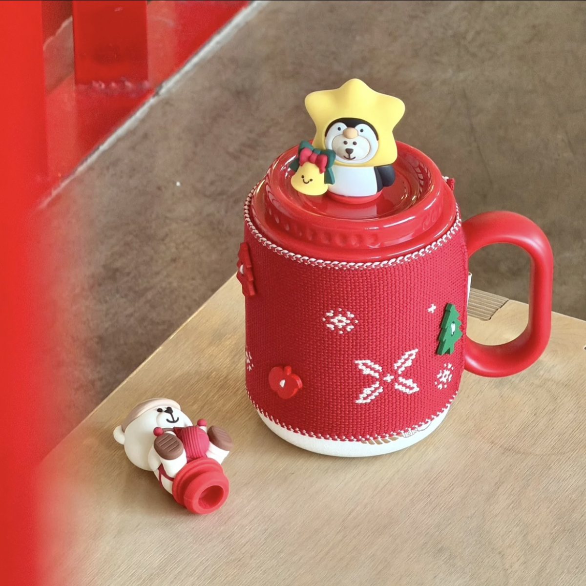Starbucks China 2026 Christmas Woven with Warmth Series 475ml 16.06oz Stainless Steel Desk Mug coming with one random charm