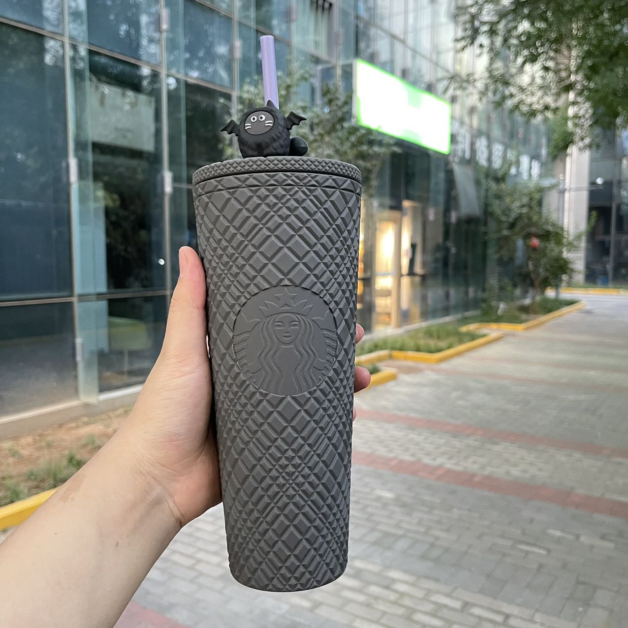 Starbucks Taiwan 2023 Halloween black/grey jeweled cup 24oz come with bat topper Starbucks loveinstarbucks