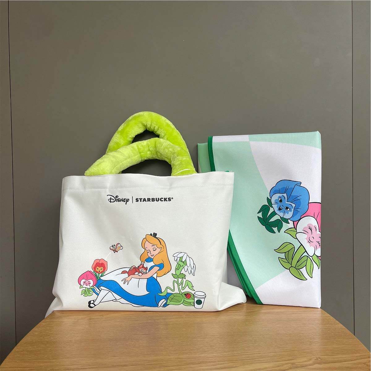 Starbucks Disney 2024 Alice series white bag and picnic mat loveinstarbucks loveinstarbucks