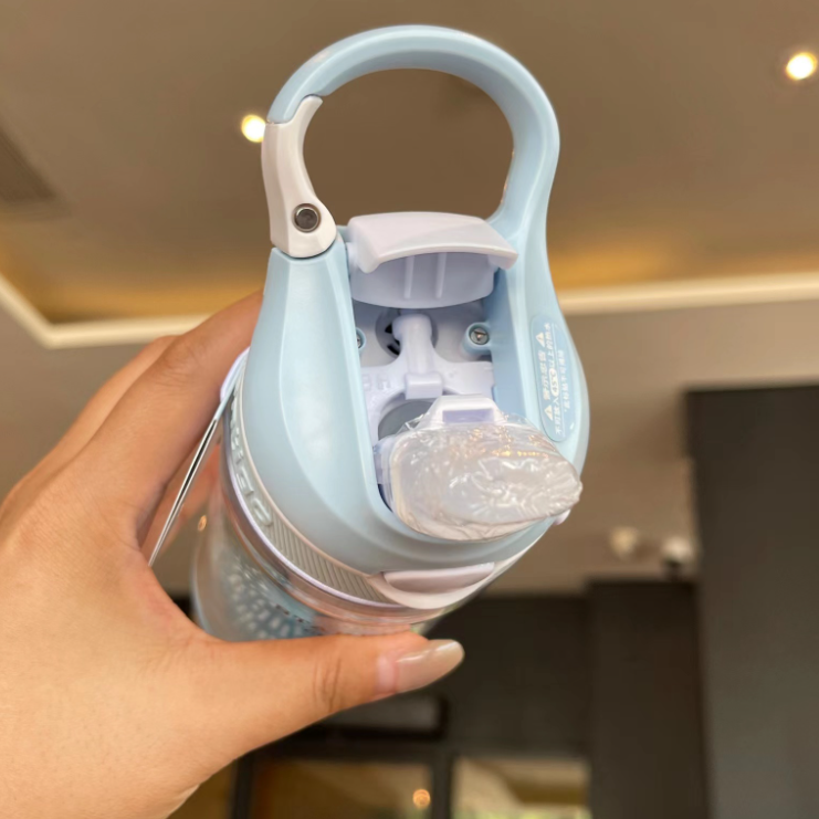 Starbucks 2022 blue carousel Contigo plastic straw cup 700ml Starbucks loveinstarbucks