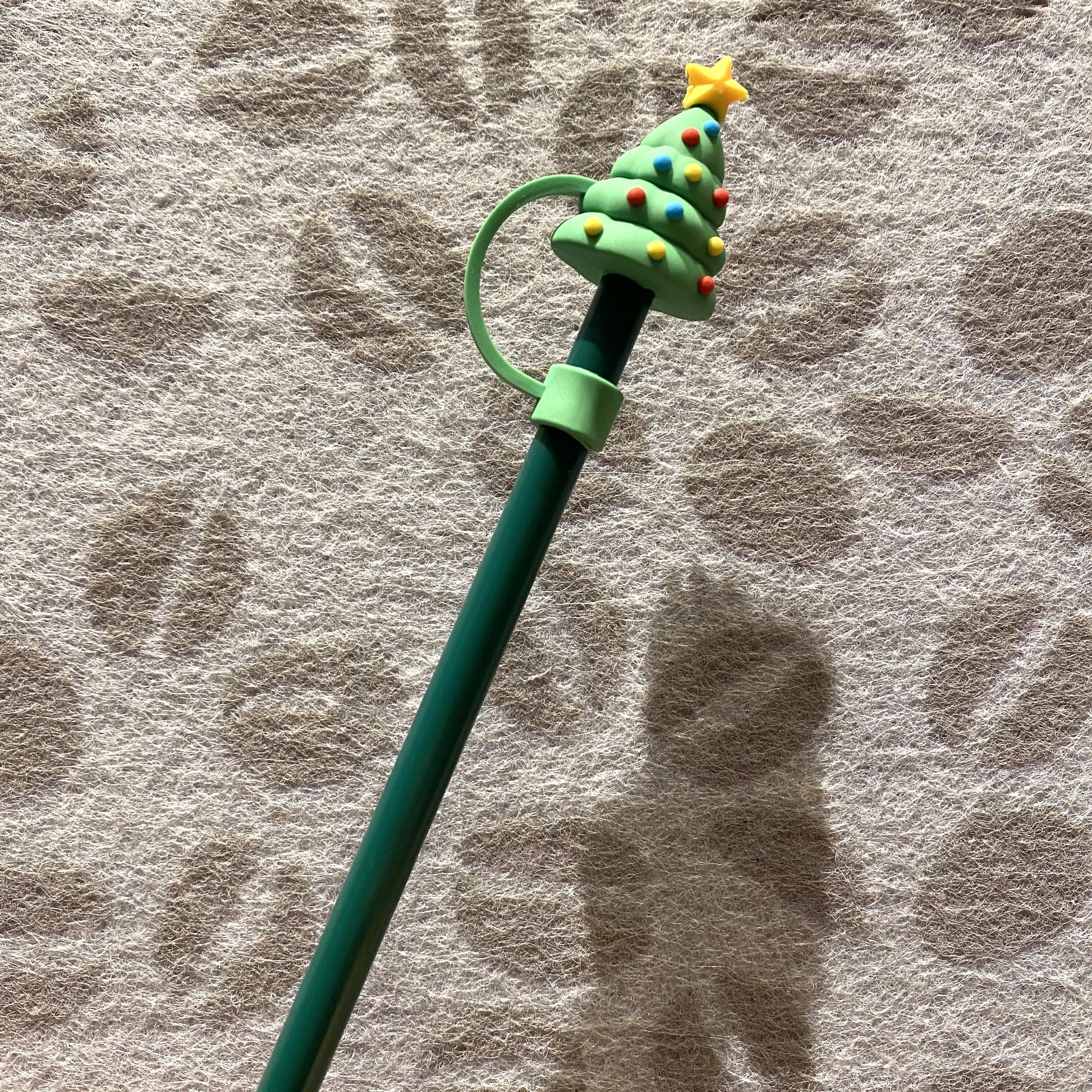 Not Starbucks product, X'mas tree Topper, ONLY topper ,DONOT include Straw , DONOT sell alone loveinstarbucks loveinstarbucks