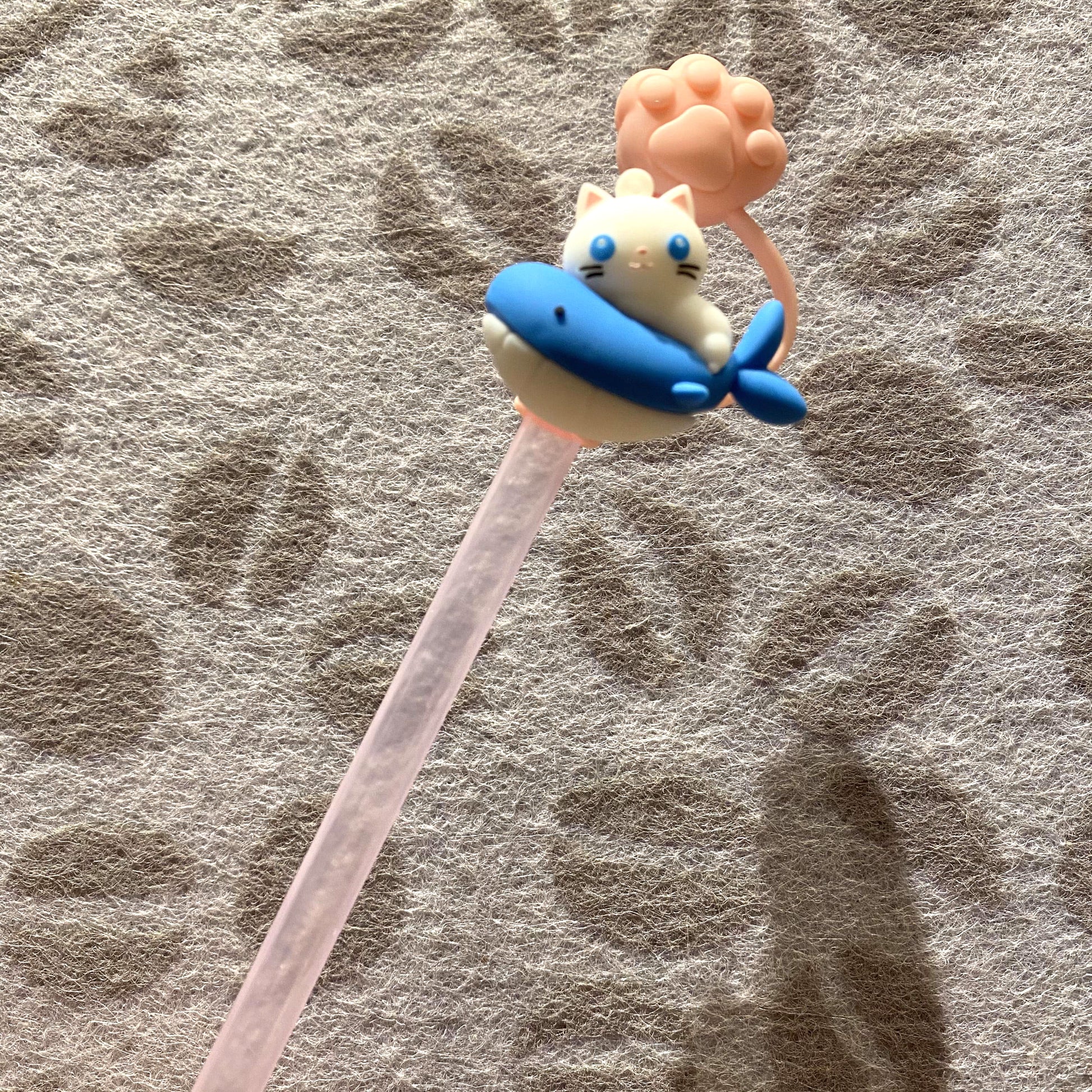 Not Starbucks product, cat and fish Topper, ONLY topper ,DONOT include Straw , DONOT sell alone 32# loveinstarbucks loveinstarbucks